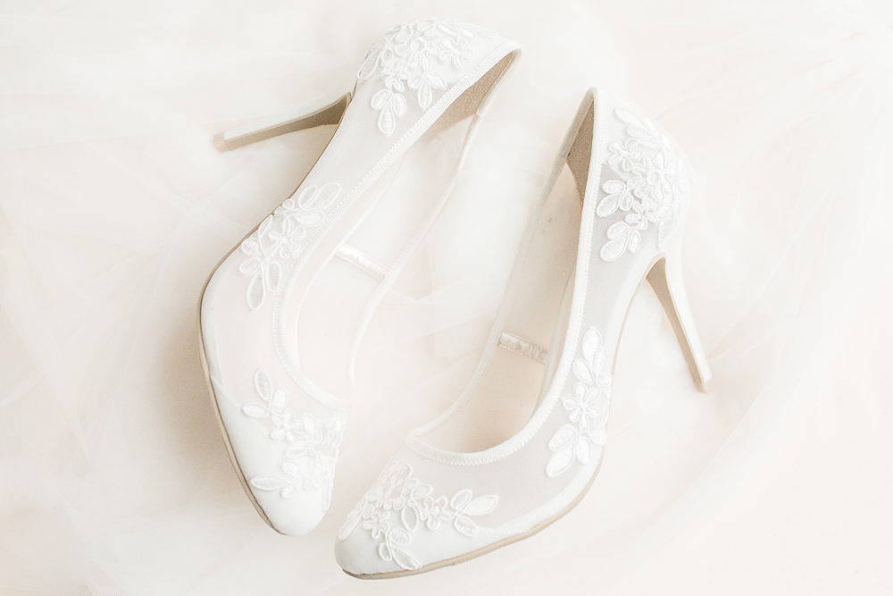 lacy wedding shoes, dallas wedding photographer